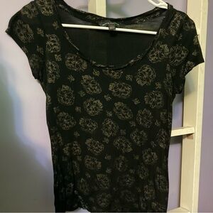Black skull top